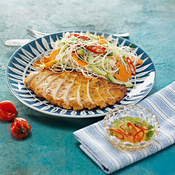 Jalapeno Minutfilet med glasnudler, agurk, mynte og koriander