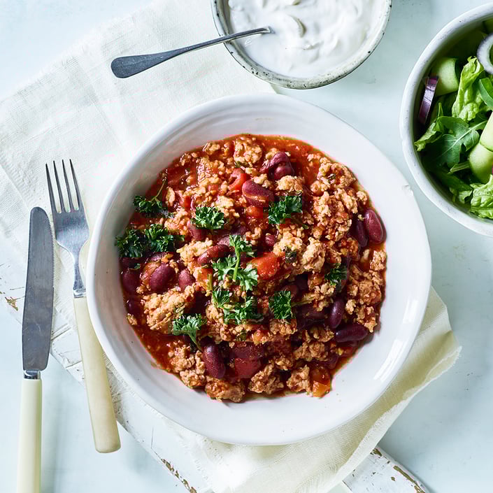 Chiligryde med bønner og cremefraiche