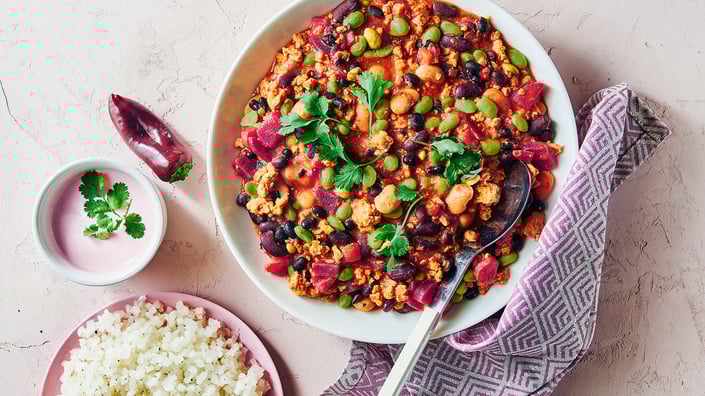 Kylling con carne med rødbeder og edamamebønner