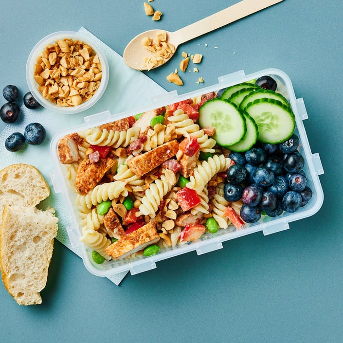 Pastasalat med stegt kylling