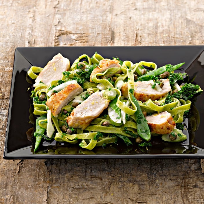 Kyllingesalat med grønkålsdressing