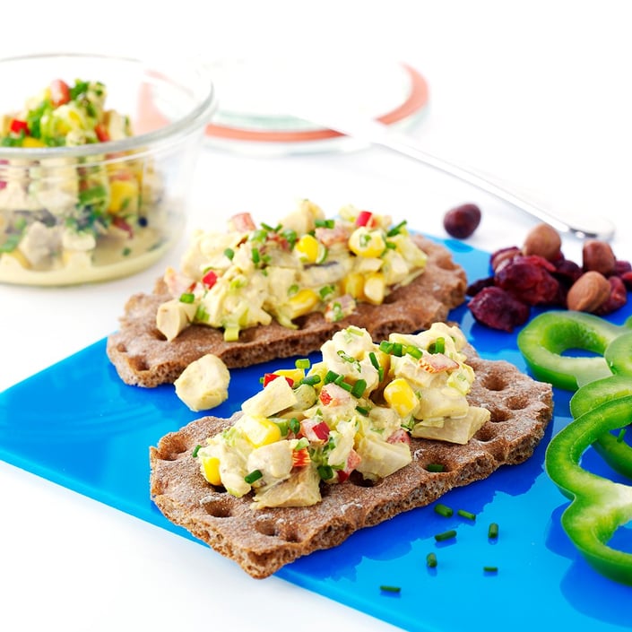Kyllingesalat på groft knækbrød