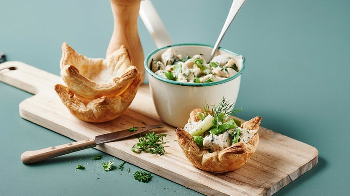 Tarteletter med grøn kyllingefrikassé