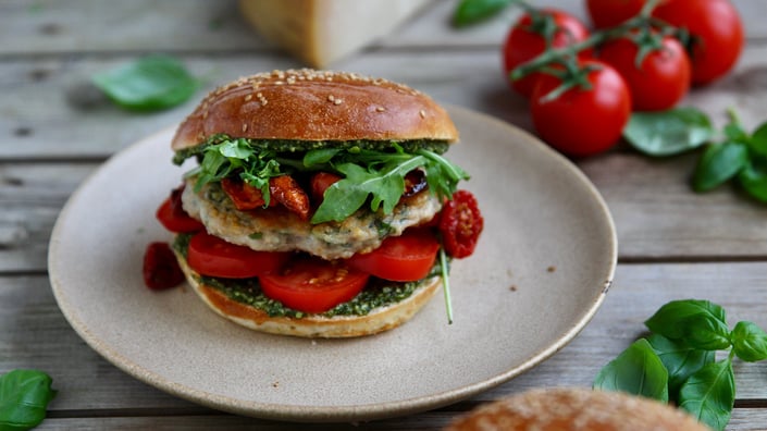 Italiensk inspireret kyllingeburger udviklet af Mia Emilie