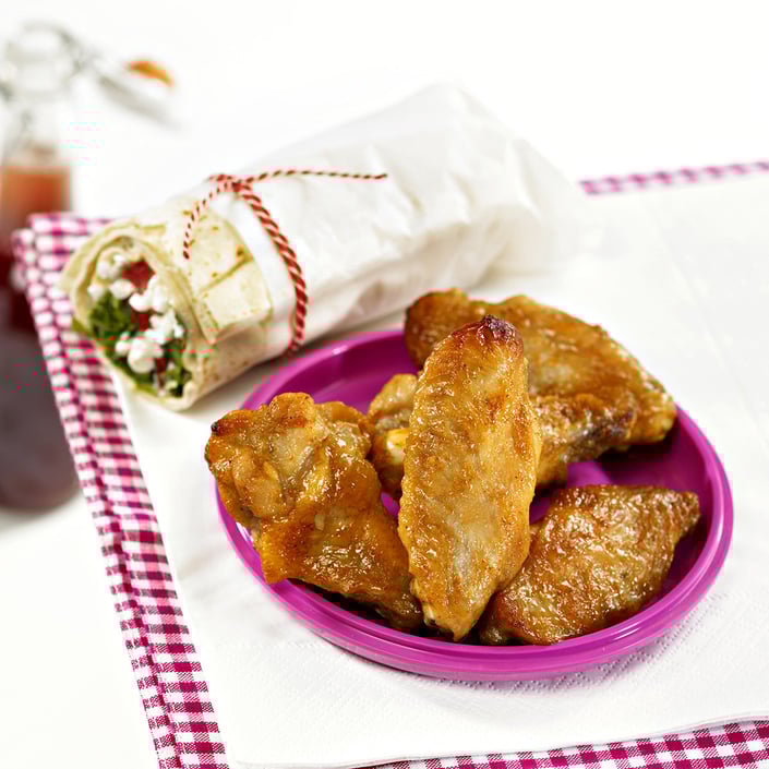 Hot Wings med rullede fladbrød