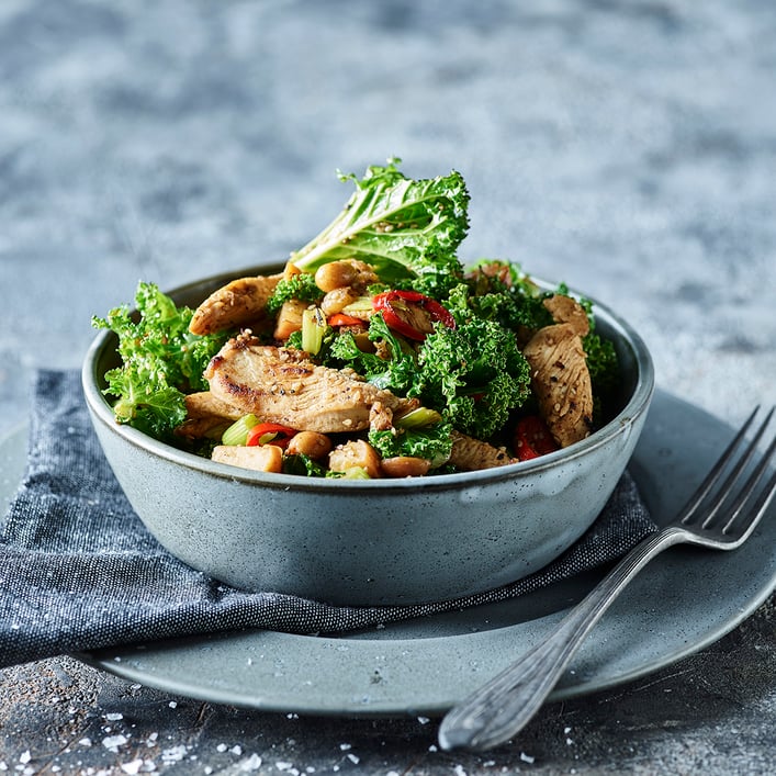 Lynstegt grønkål og brystfilet