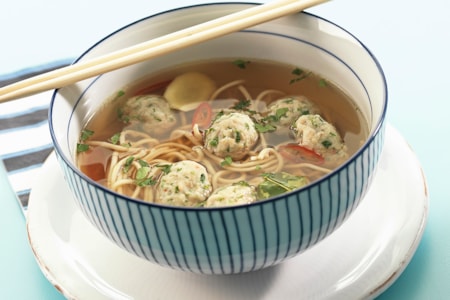 Hot Asiatisk Suppe med ”Chicken Dumplings”