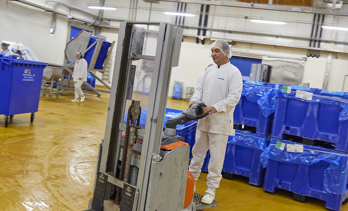 Tony arbejder i produktionen